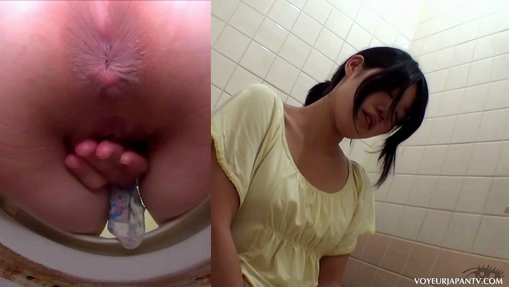 Порно Японки Мастурбируют В Туалете